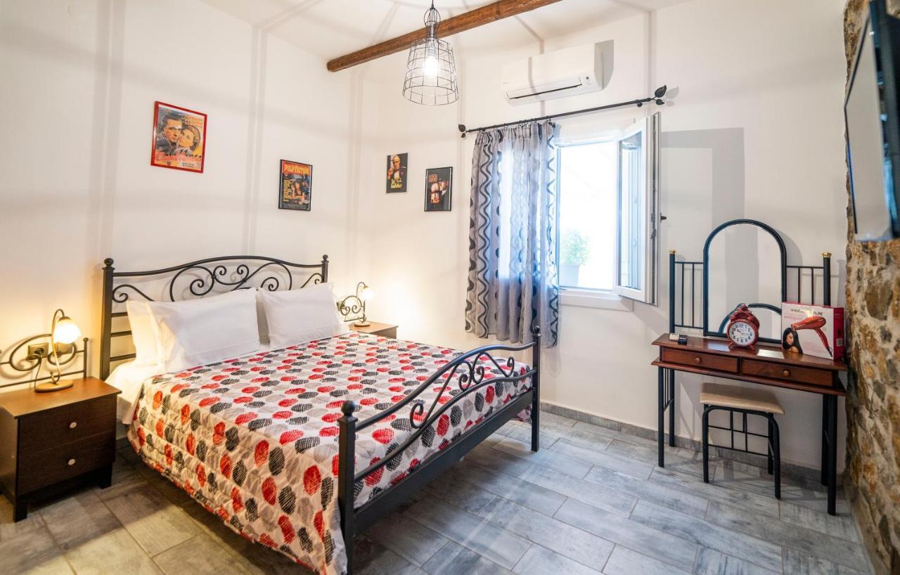 Flora'S Beach And Pool Villa In Syros Liaropa Luaran gambar