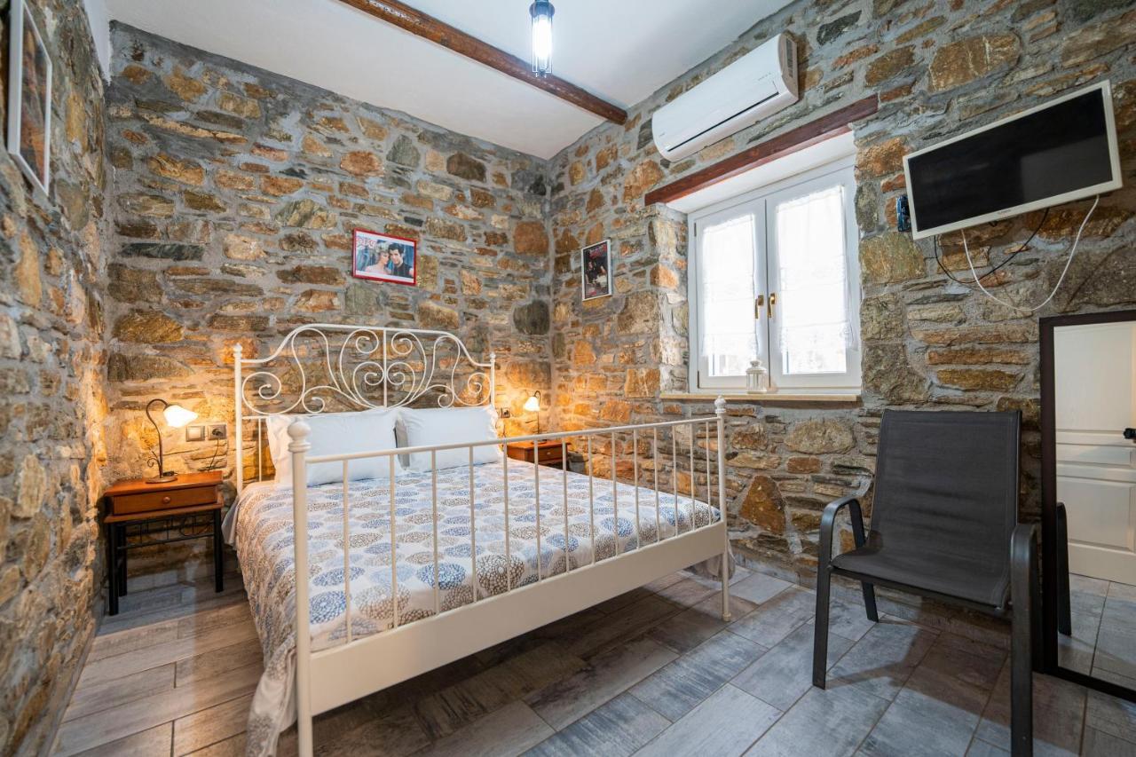 Flora'S Beach And Pool Villa In Syros Liaropa Luaran gambar