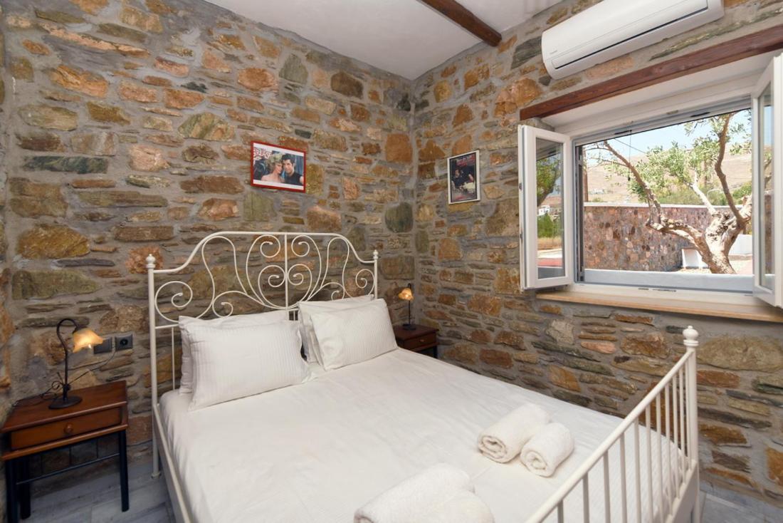 Flora'S Beach And Pool Villa In Syros Liaropa Luaran gambar