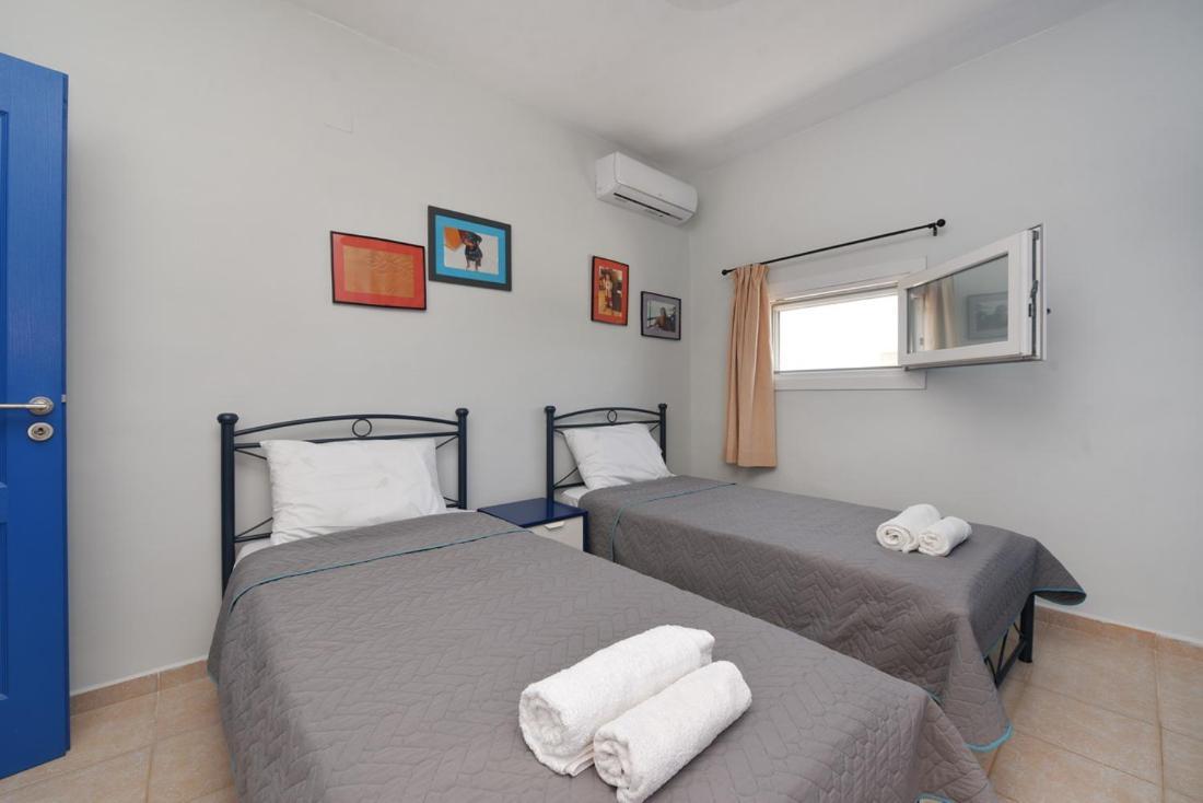 Flora'S Beach And Pool Villa In Syros Liaropa Luaran gambar